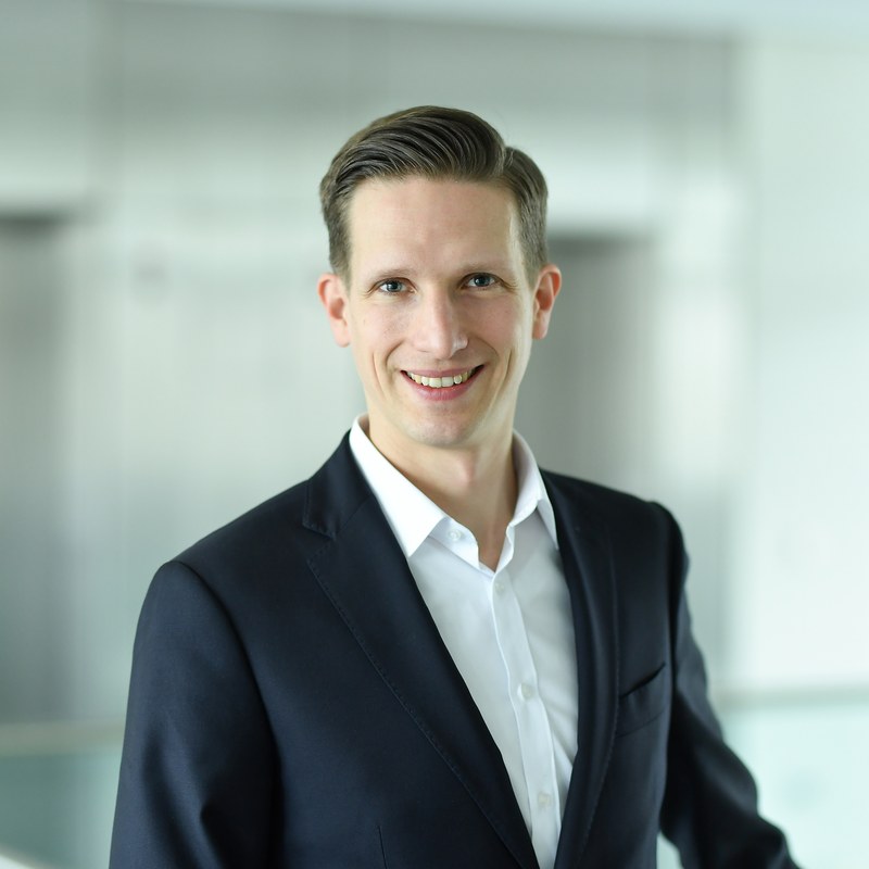 Dr. Till Kaesbach
